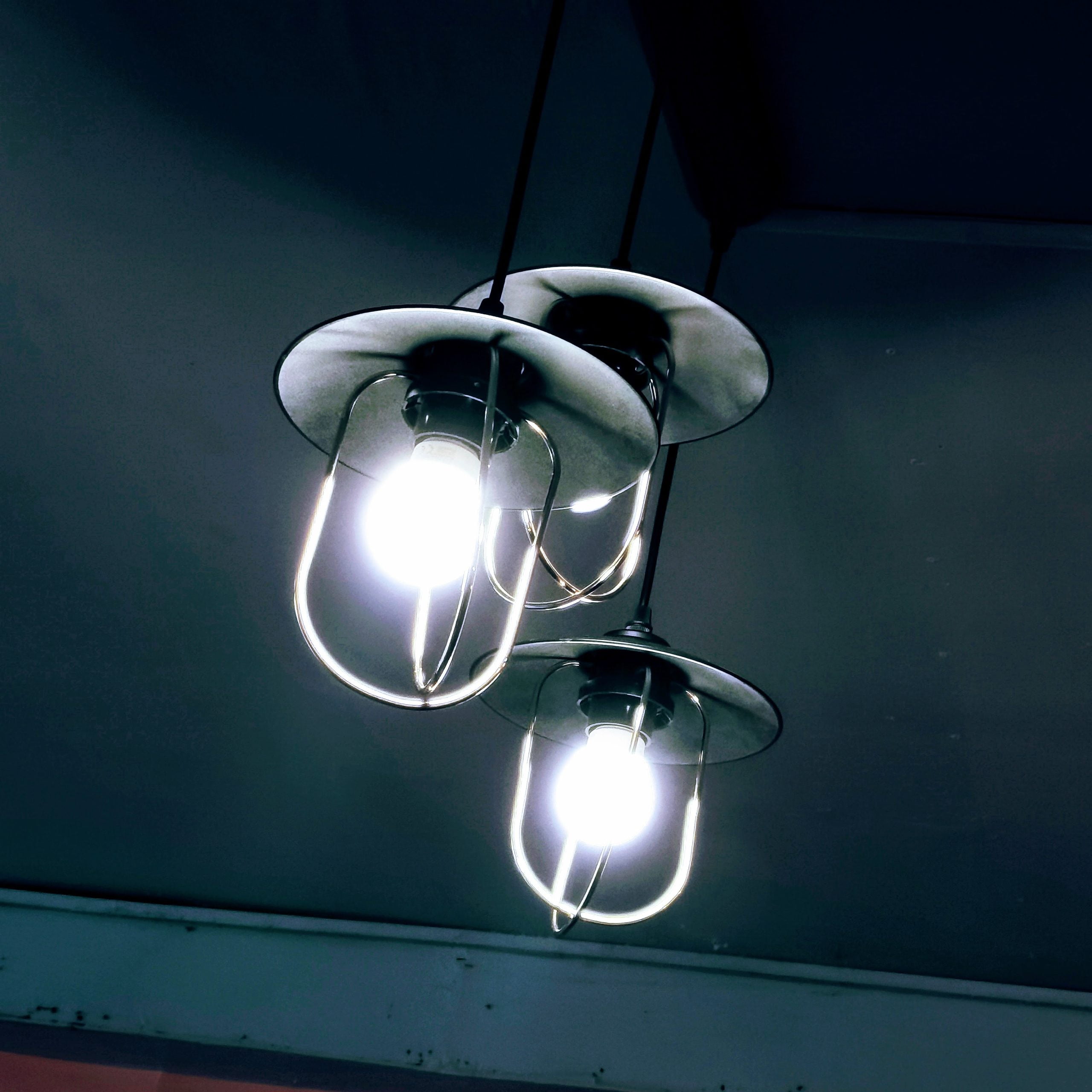 What Is The Difference Between Fluorescent vs Incandescent Lights
