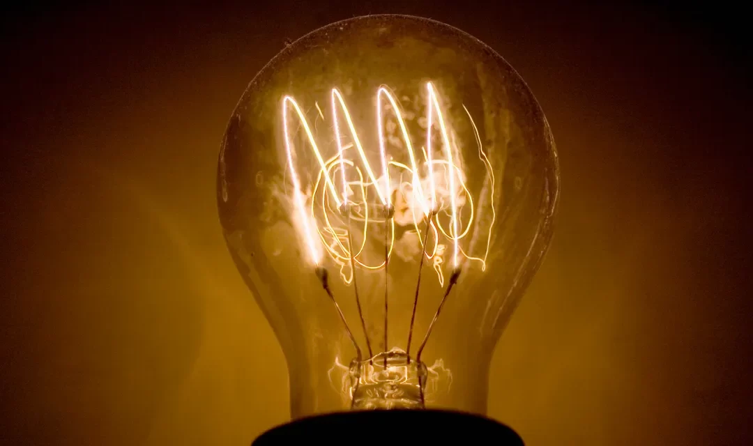 Incandescent vs. LED: When Old-School Lighting Is the Better Choice