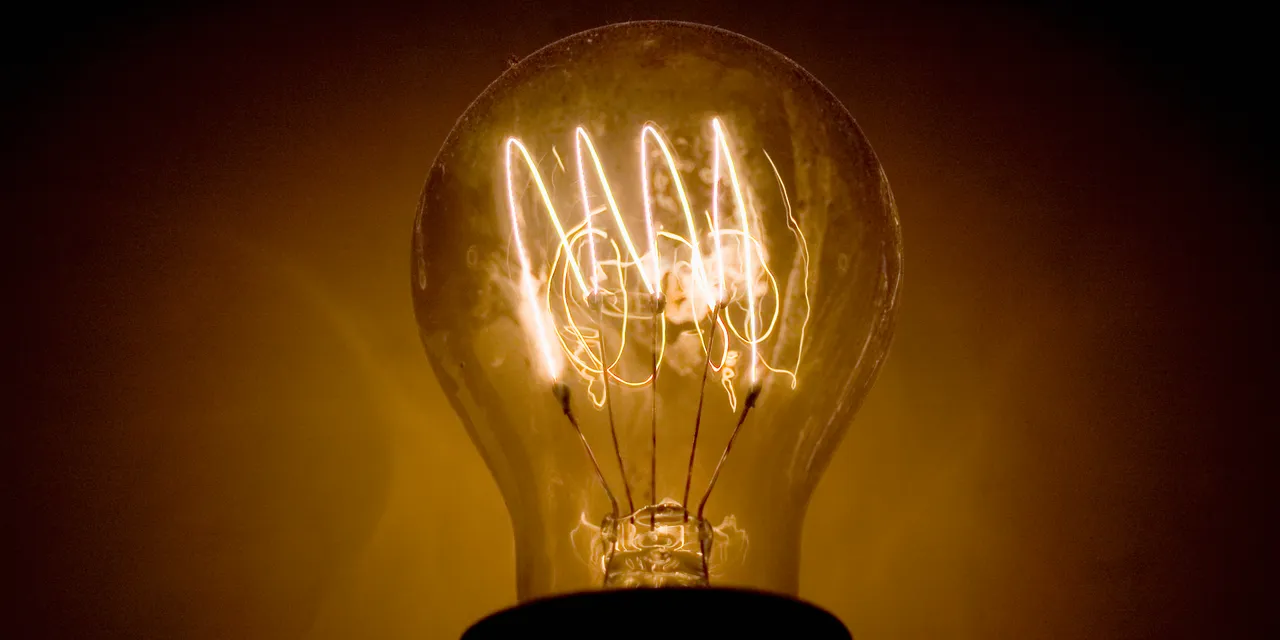 Incandescent vs. LED: When Old-School Lighting Is the Better Choice